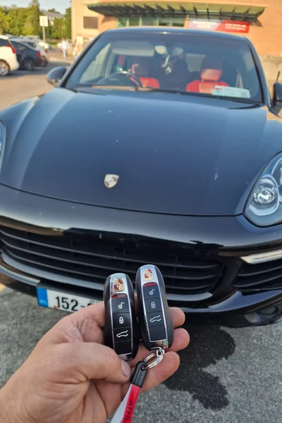 Car key cutting service for porsche in Athlone